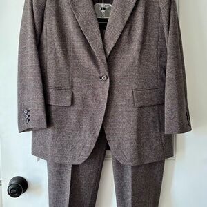 Banana Republic Petite Brown Plaid Women’s Suit. Bought separately,2 dif sizes.